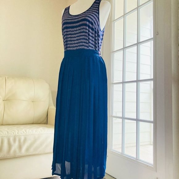 Justine Todd Navy Blue Pleated Skirt FREE Gap Tank Blouse - Picture 5 of 6
